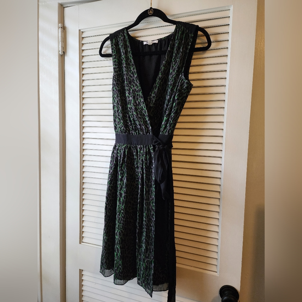 VGUC- DKNYC Sleeveless Wrap Dress in Animal Print; Green Sz: S - Picture 2 of 11